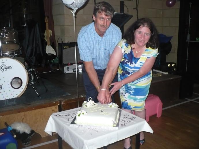 Rosie and Andy cutting the cake